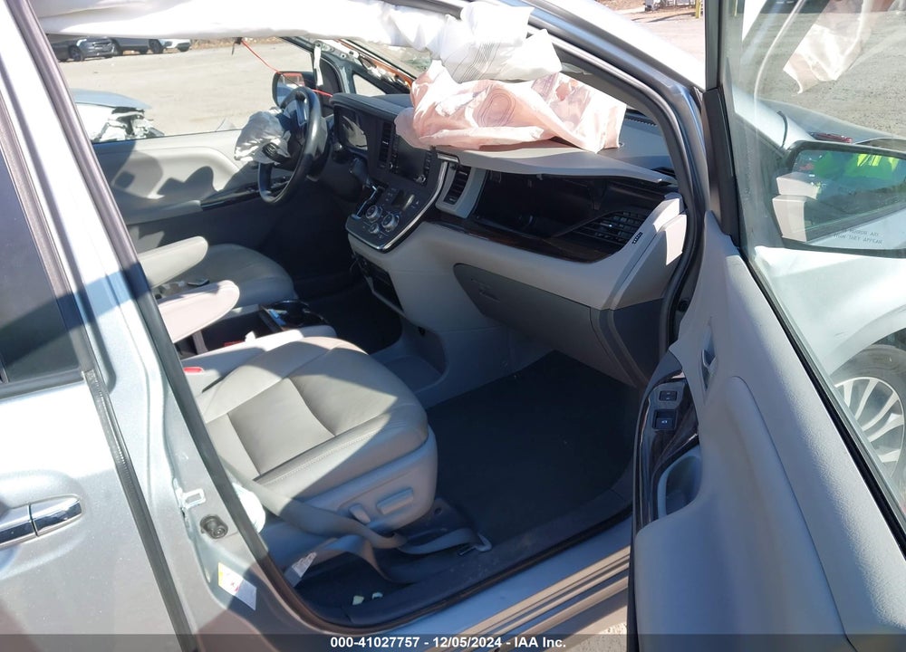 2019 TOYOTA SIENNA XLE 8 PASSENGER VIN: 5TDYZ3DC9KS016986