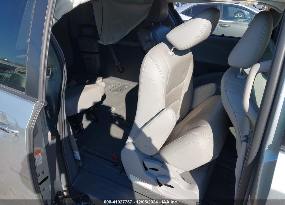 2019 TOYOTA SIENNA XLE 8 PASSENGER VIN: 5TDYZ3DC9KS016986