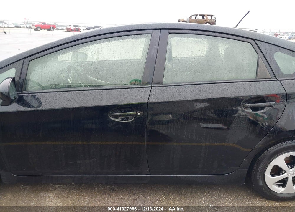 2015 TOYOTA PRIUS VIN: JTDKN3DU5F1945070