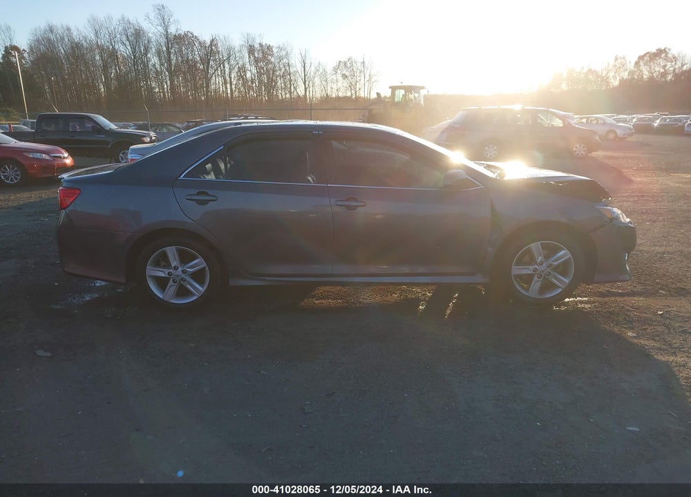 2014 TOYOTA CAMRY SE VIN: 4T1BF1FK5EU864222