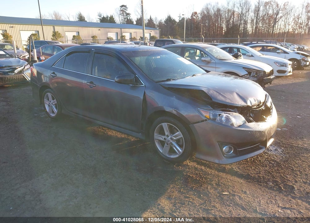2014 TOYOTA CAMRY SE VIN: 4T1BF1FK5EU864222