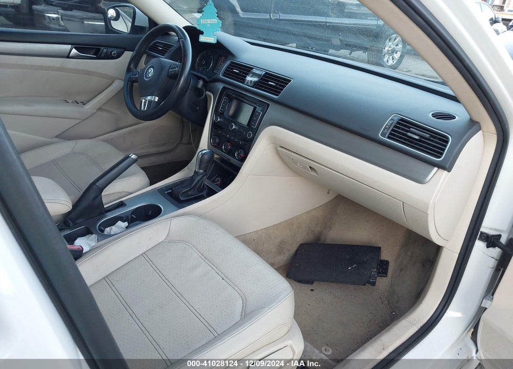 2014 VOLKSWAGEN PASSAT 1.8T SE VIN: 1VWBS7A32EC077511