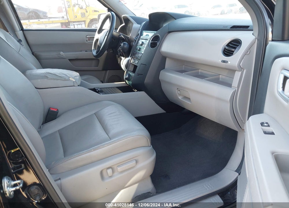 2010 HONDA PILOT TOURING VIN: 5FNYF3H81AB008785