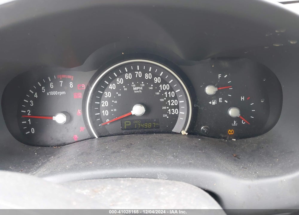 2011 KIA SEDONA LX VIN: KNDMG4C77B6388096