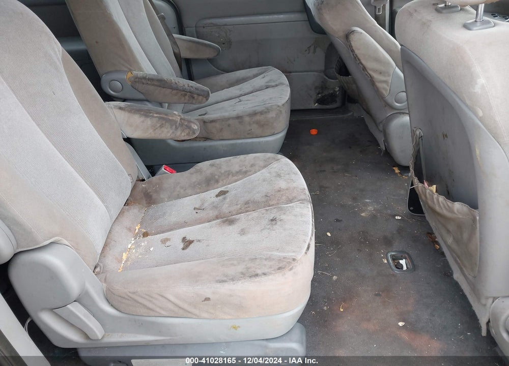 2011 KIA SEDONA LX VIN: KNDMG4C77B6388096