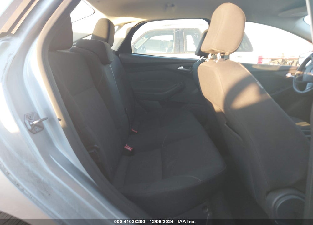 2016 FORD FOCUS SE VIN: 1FADP3F22GL318126