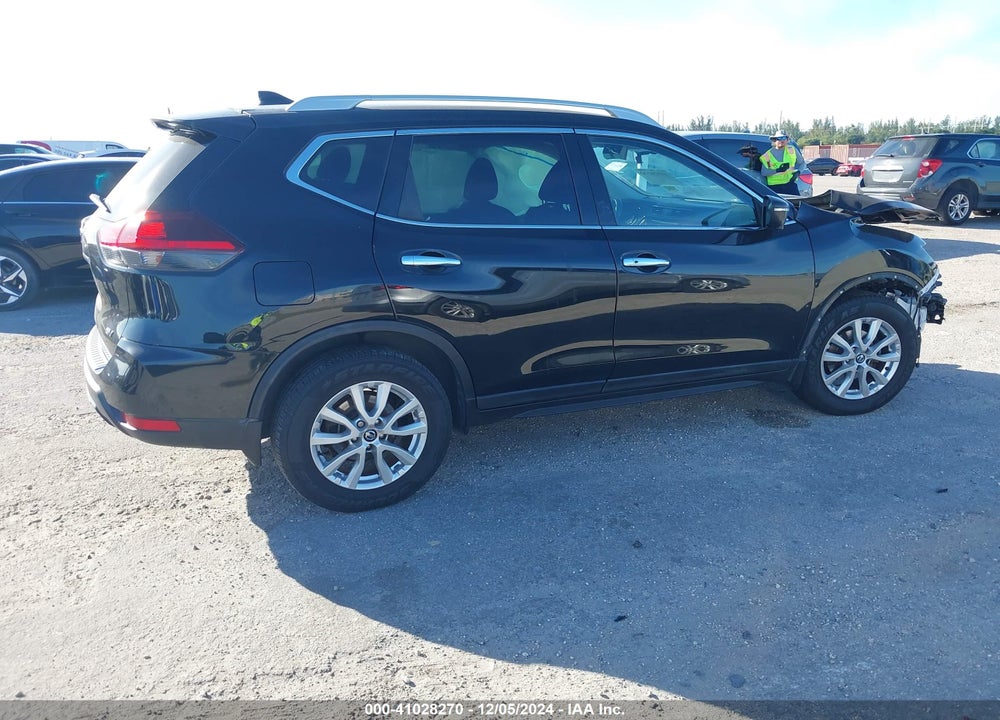 2018 NISSAN ROGUE SV VIN: 5N1AT2MT2JC827912