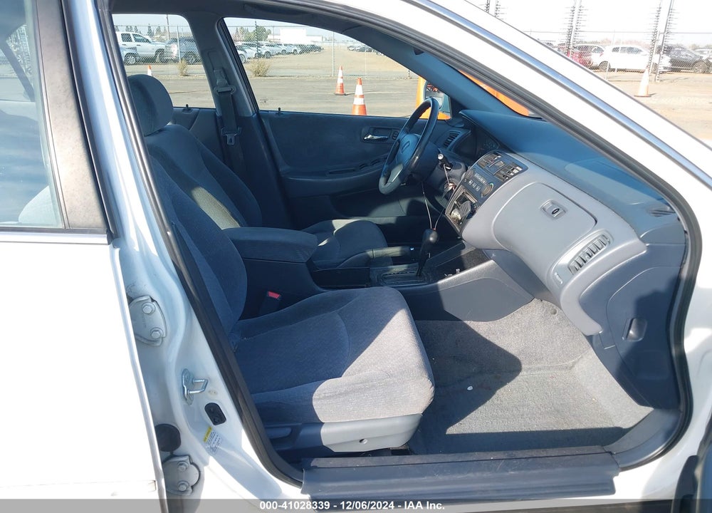 2001 HONDA ACCORD 2.3 LX VIN: 1HGCG66571A002033