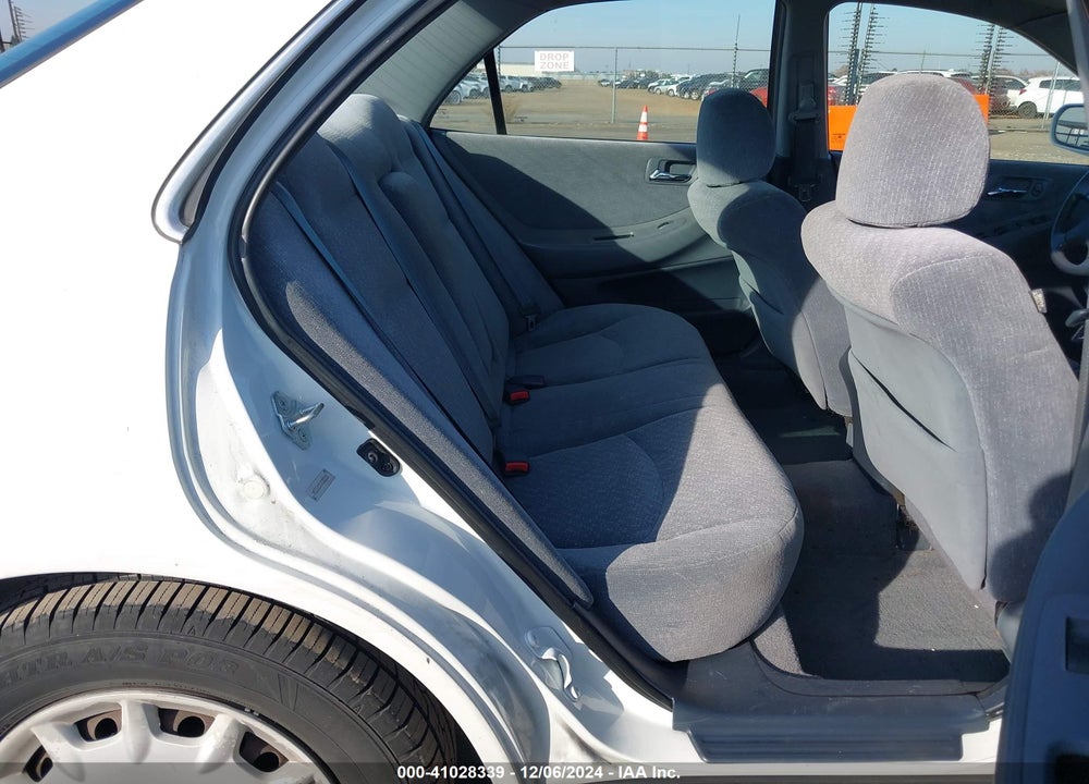 2001 HONDA ACCORD 2.3 LX VIN: 1HGCG66571A002033