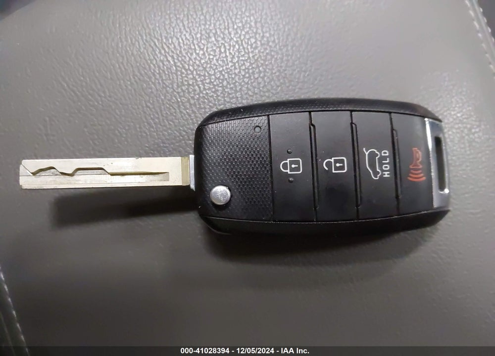 2016 KIA SORENTO 2.0T EX VIN: 5XYPHDA17GG022717