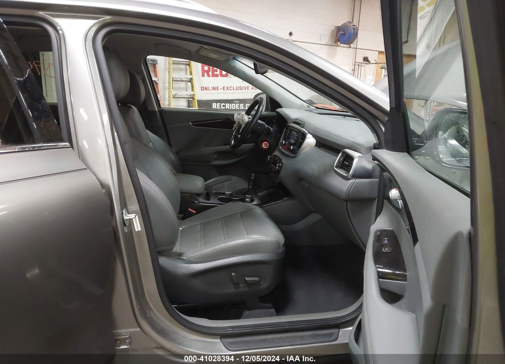 2016 KIA SORENTO 2.0T EX VIN: 5XYPHDA17GG022717