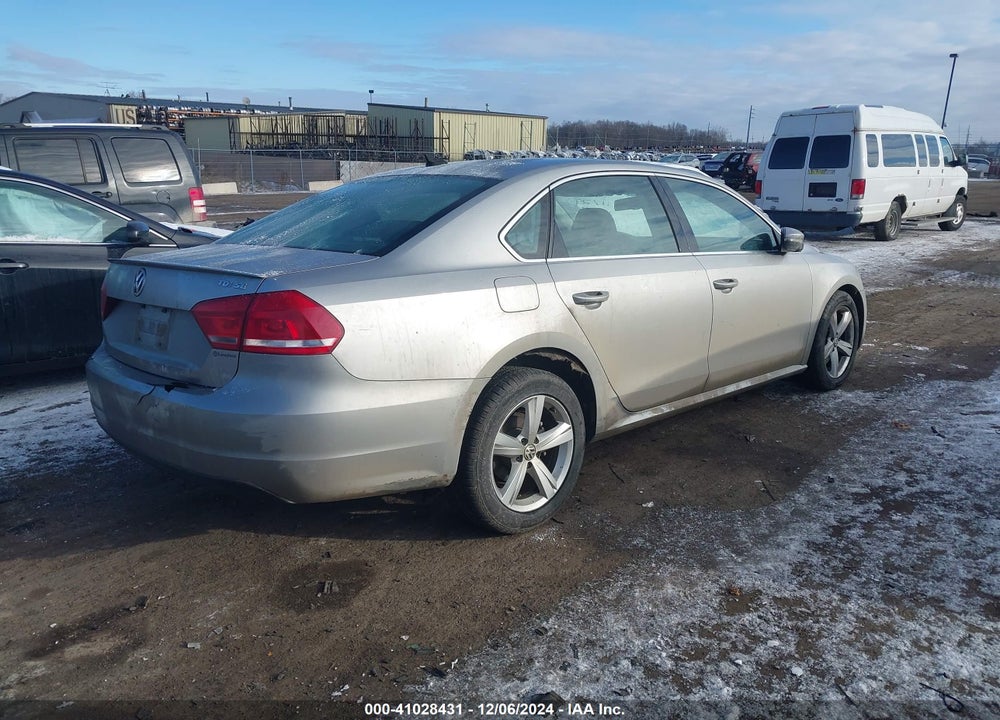 2012 VOLKSWAGEN PASSAT 2.0L TDI SE VIN: 1VWBN7A32CC033397