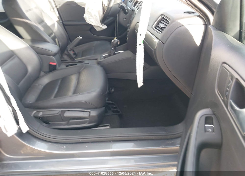 2015 VOLKSWAGEN JETTA VIN: 3VWD07AJ9FM306554