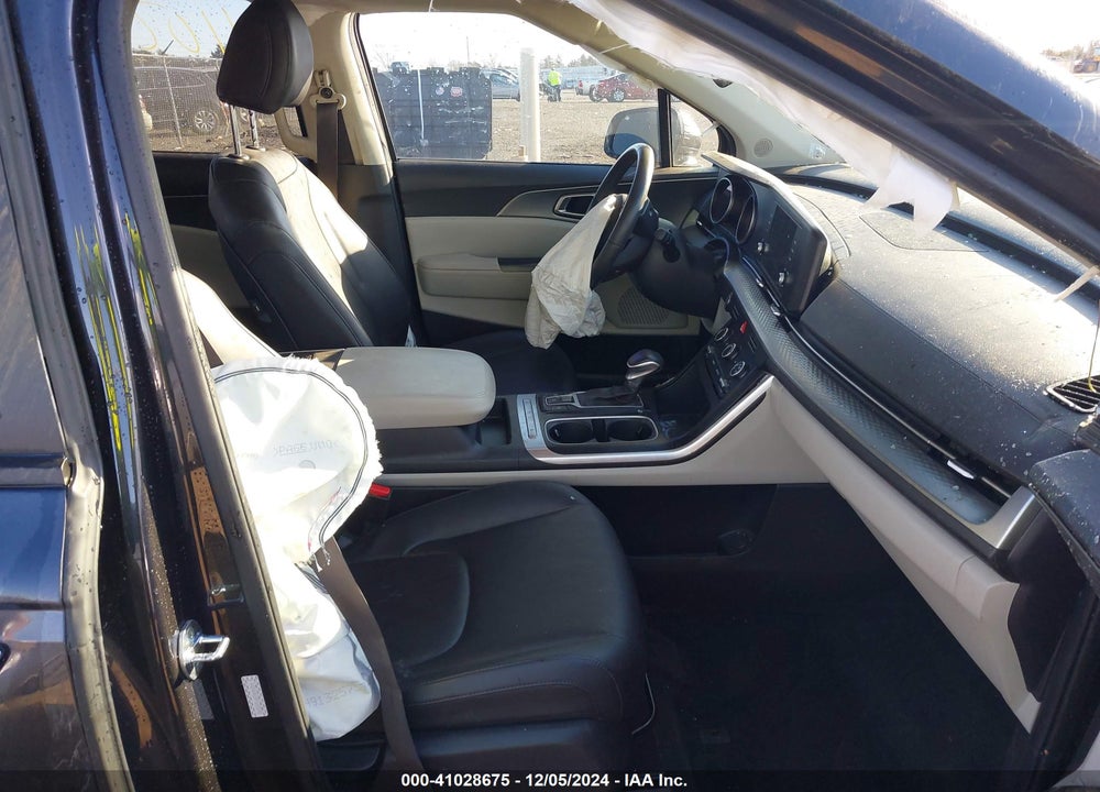 2023 KIA CARNIVAL MPV LX SEAT PACKAGE VIN: KNDNB4H34P6208248
