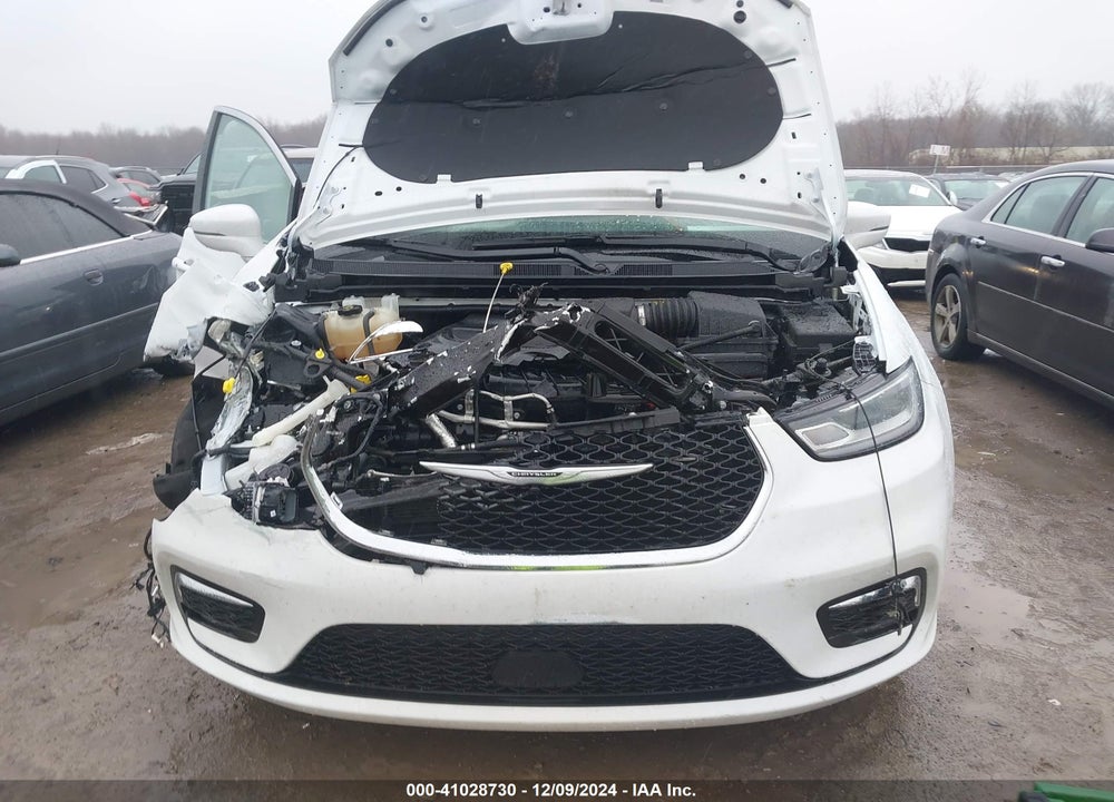2022 CHRYSLER PACIFICA TOURING L VIN: 2C4RC1BG8NR142835