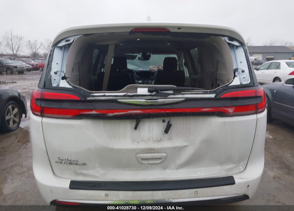 2022 CHRYSLER PACIFICA TOURING L VIN: 2C4RC1BG8NR142835