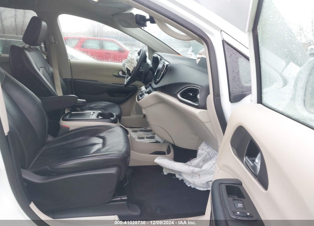 2022 CHRYSLER PACIFICA TOURING L VIN: 2C4RC1BG8NR142835