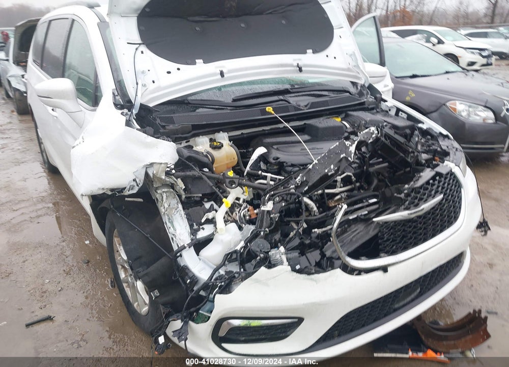 2022 CHRYSLER PACIFICA TOURING L VIN: 2C4RC1BG8NR142835