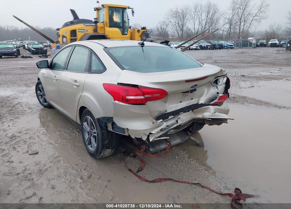 2018 FORD FOCUS SE VIN: 1FADP3FE2JL235197