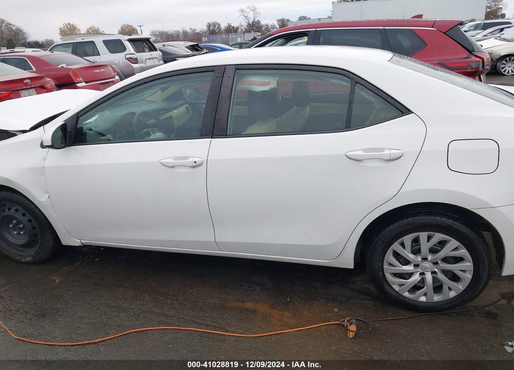 2018 TOYOTA COROLLA LE VIN: 2T1BURHE3JC051274