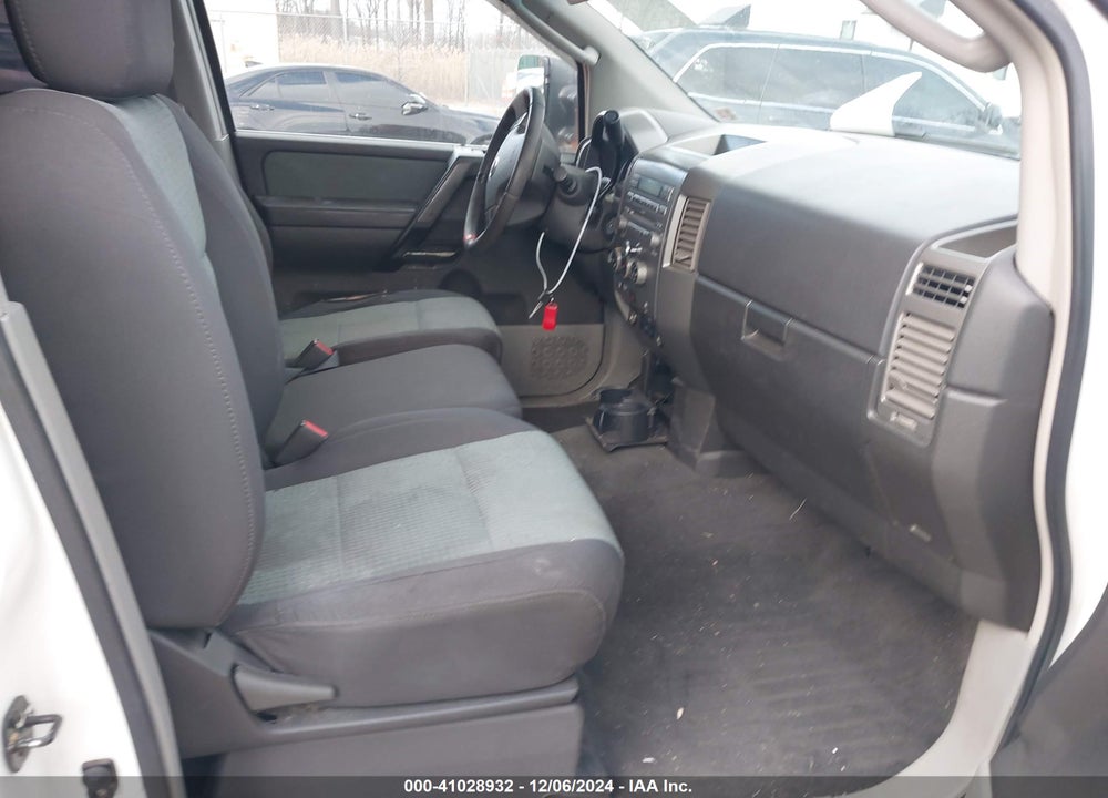 2004 NISSAN TITAN SE VIN: 1N6AA07B14N565369