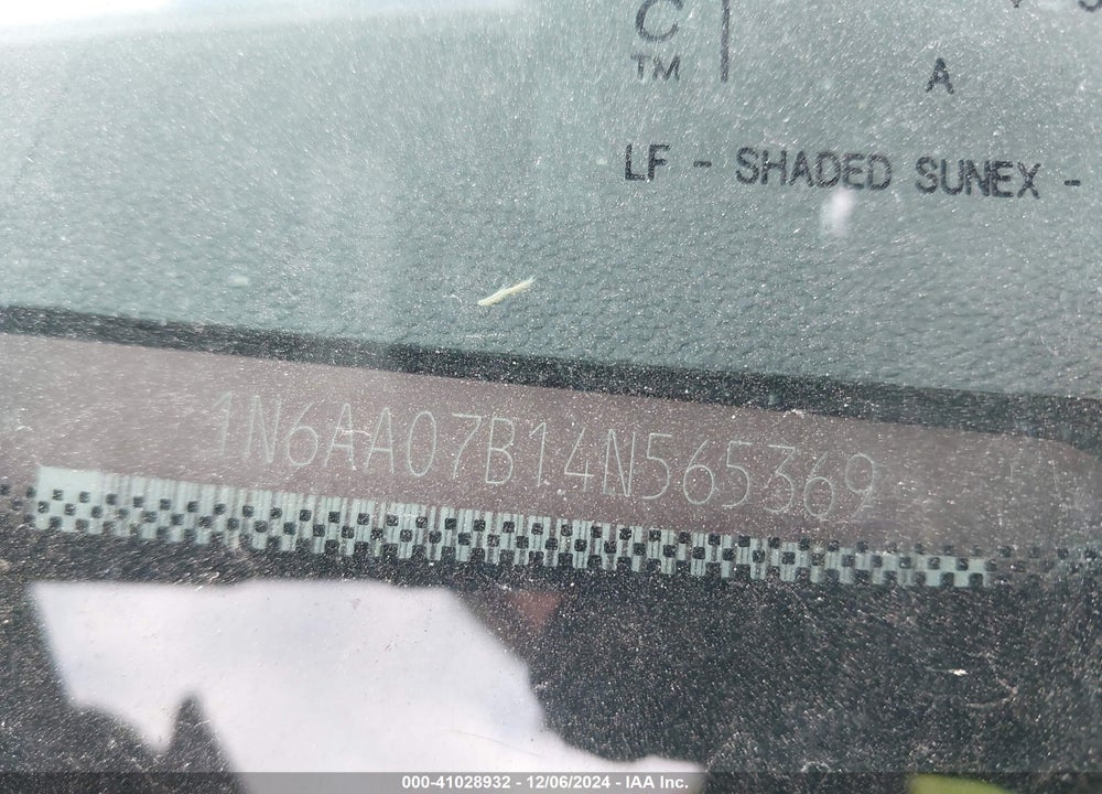 2004 NISSAN TITAN SE VIN: 1N6AA07B14N565369