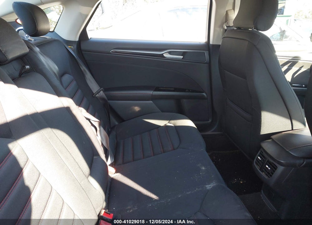 2015 FORD FUSION SE VIN: 3FA6P0HD9FR211127