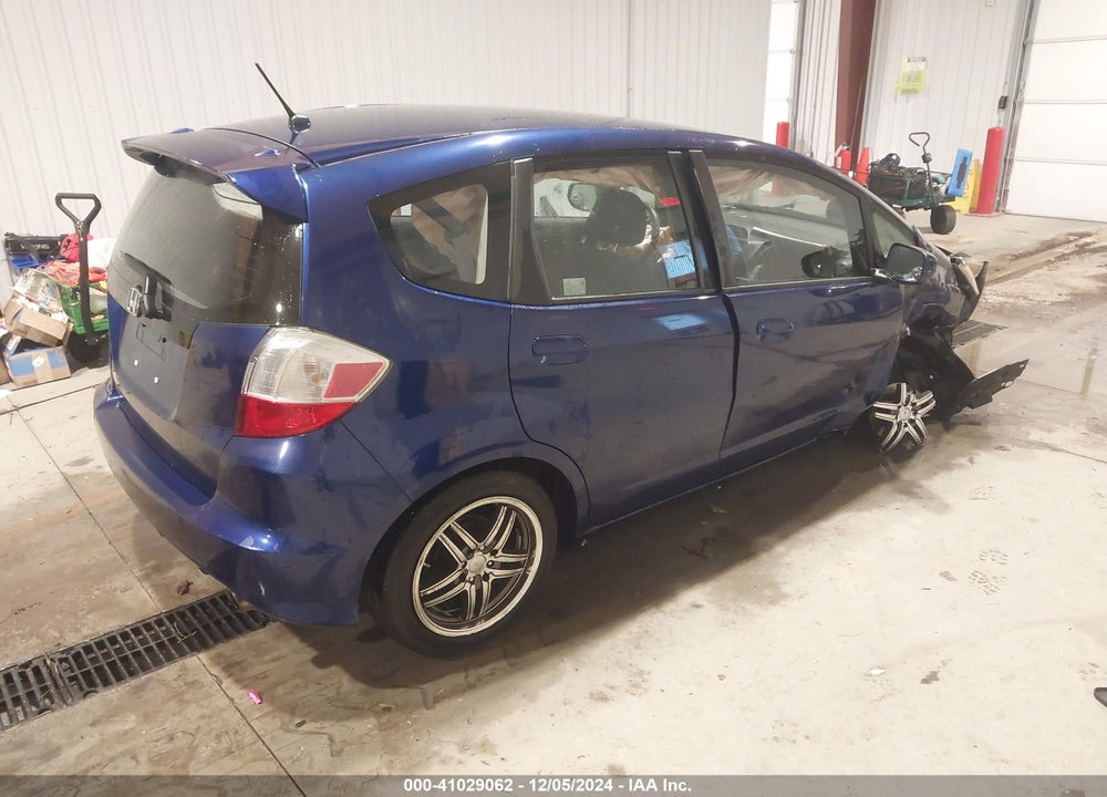 2013 HONDA FIT SPORT VIN: JHMGE8H5XDC009709