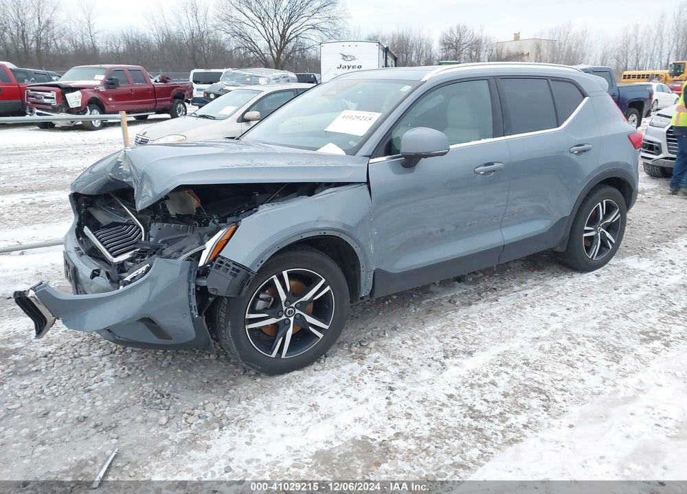 2023 VOLVO XC40 PLUS BRIGHT THEME VIN: YV4L12UE6P2047721