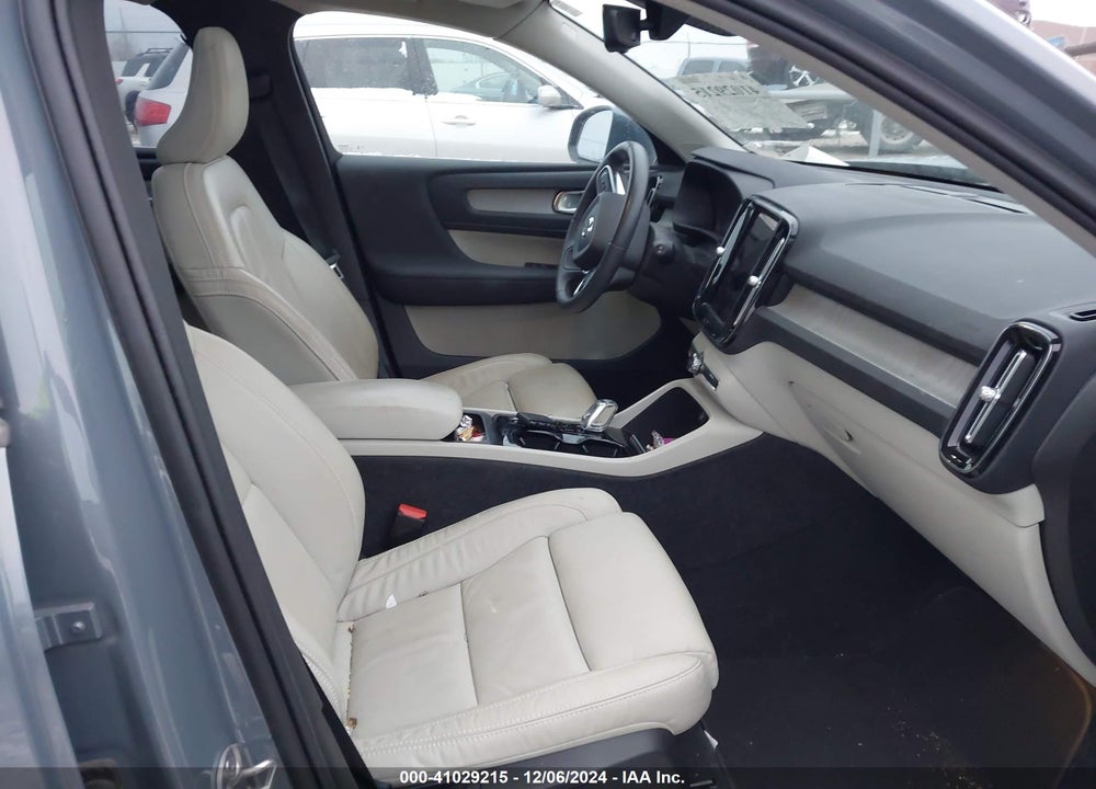 2023 VOLVO XC40 PLUS BRIGHT THEME VIN: YV4L12UE6P2047721