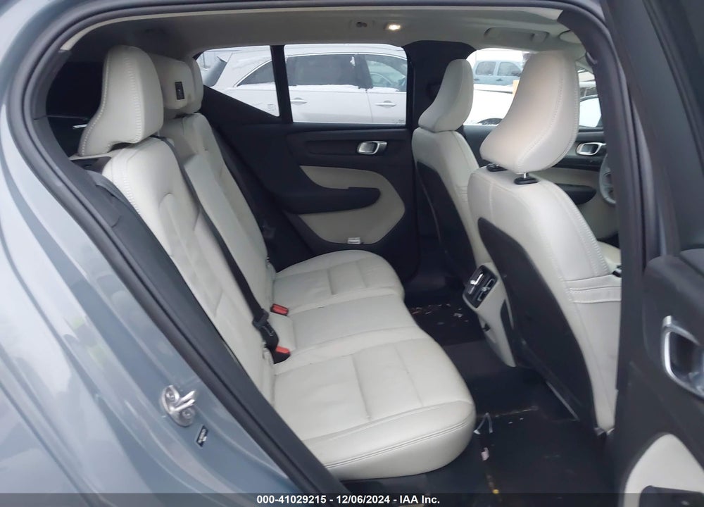 2023 VOLVO XC40 PLUS BRIGHT THEME VIN: YV4L12UE6P2047721