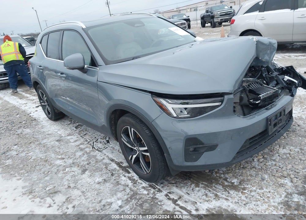 2023 VOLVO XC40 PLUS BRIGHT THEME VIN: YV4L12UE6P2047721