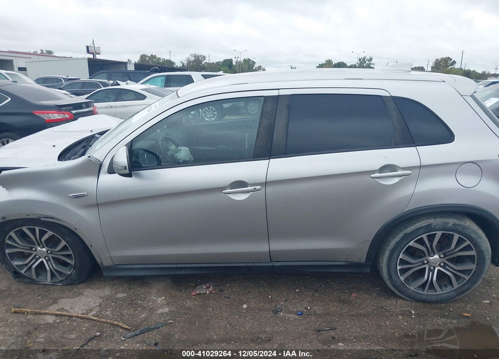 2018 MITSUBISHI OUTLANDER SPORT 2.0 ES VIN: JA4AP3AU8JZ009300