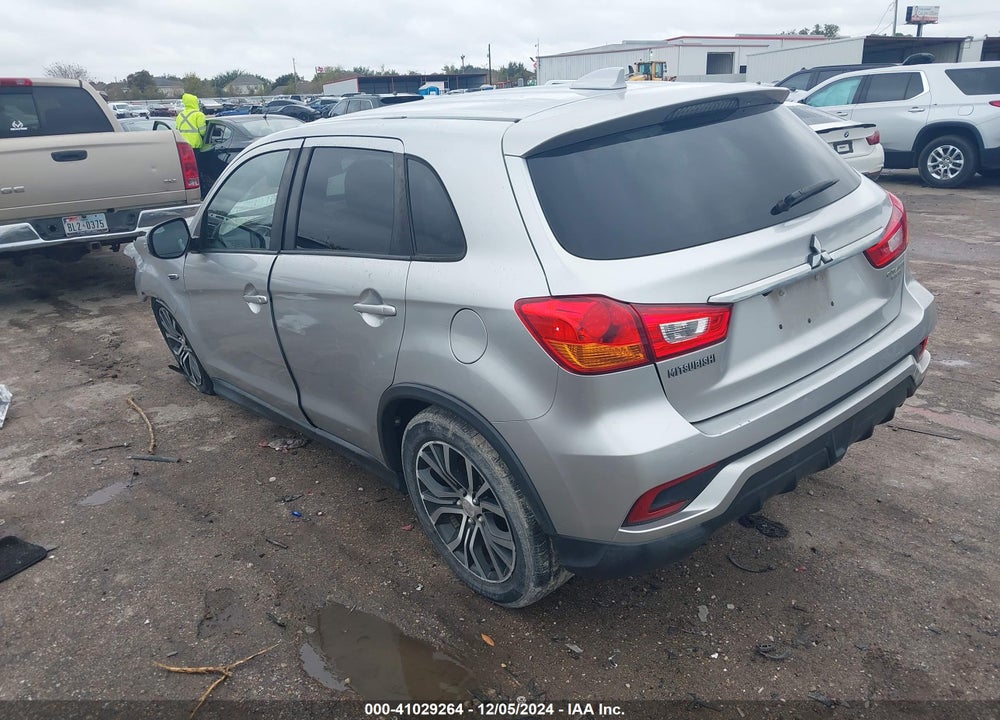 2018 MITSUBISHI OUTLANDER SPORT 2.0 ES VIN: JA4AP3AU8JZ009300
