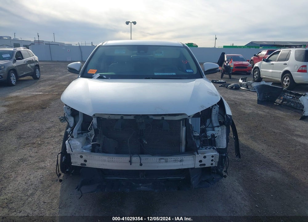 2019 TOYOTA HIGHLANDER LE PLUS VIN: 5TDZZRFH8KS352337
