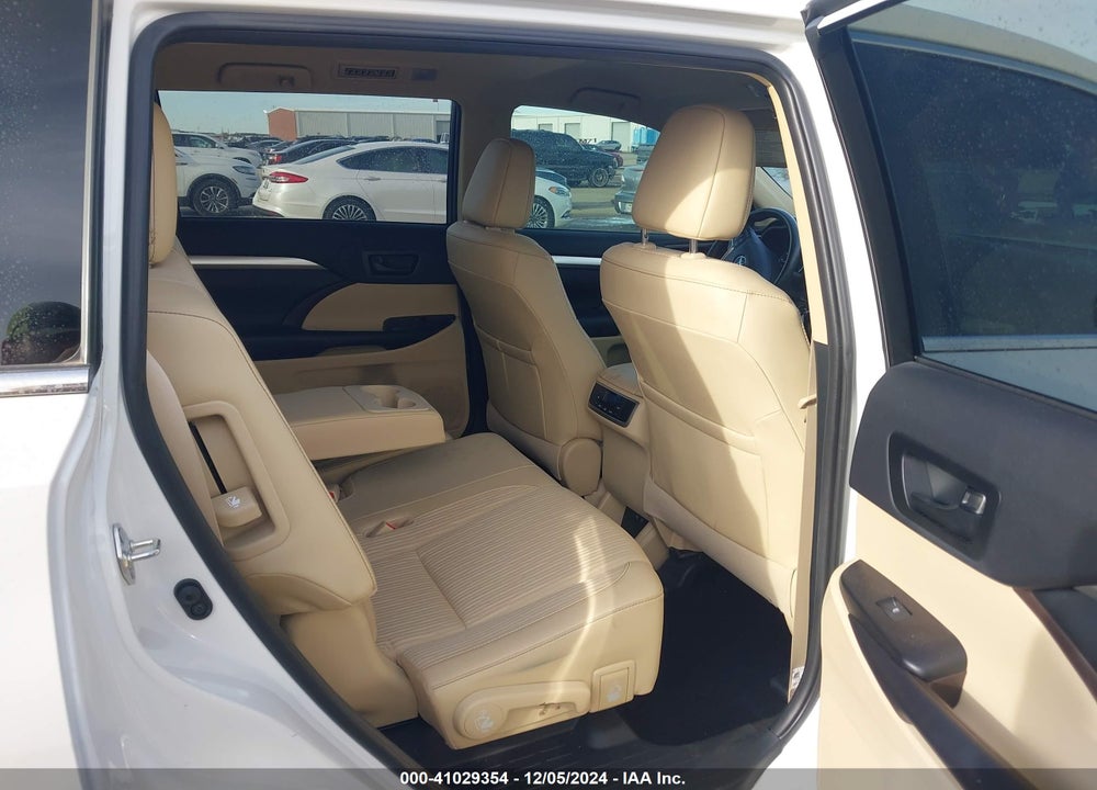 2019 TOYOTA HIGHLANDER LE PLUS VIN: 5TDZZRFH8KS352337