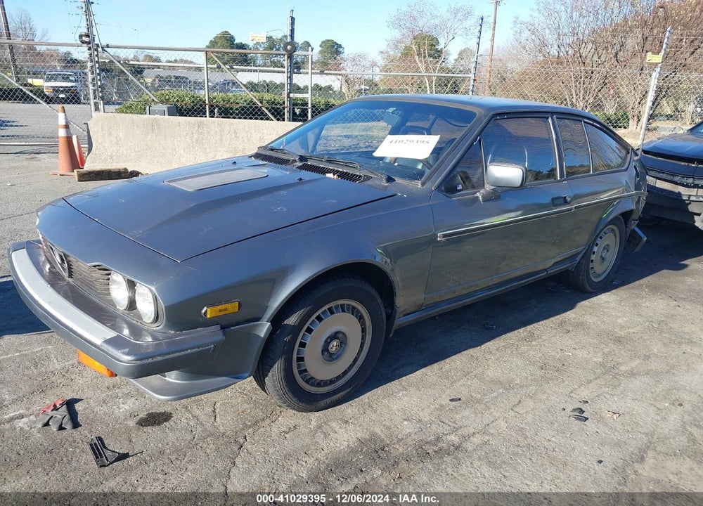 1981 ALFA ROMEO GT V6 2.5 VIN: ZARAA669XB1001489