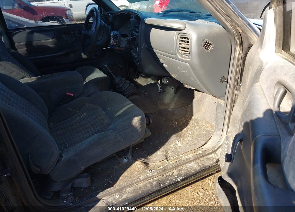 1998 CHEVROLET S-10 LS FLEETSIDE VIN: 1GCCS1940W8188399