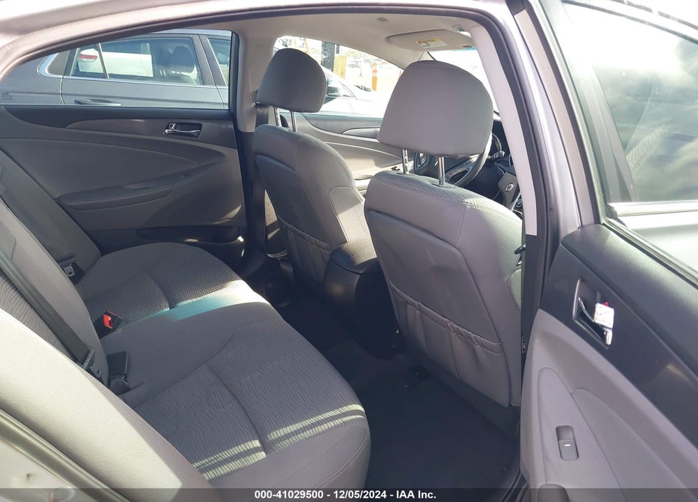 2015 HYUNDAI SONATA HYBRID VIN: KMHEC4A40FA130980