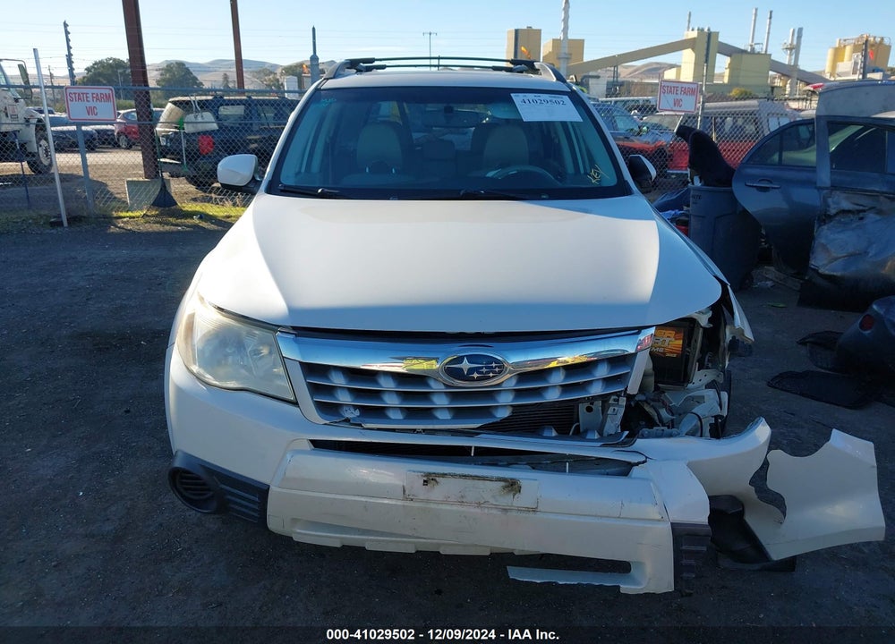 2011 SUBARU FORESTER 2.5X PREMIUM VIN: JF2SHADC0BH762438