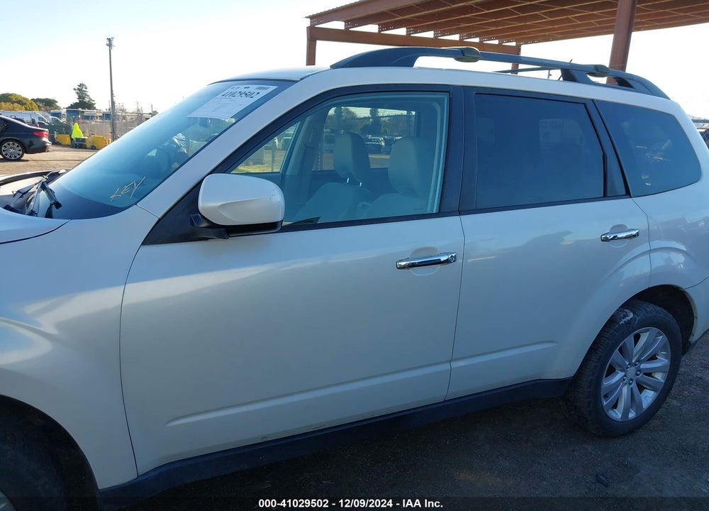2011 SUBARU FORESTER 2.5X PREMIUM VIN: JF2SHADC0BH762438