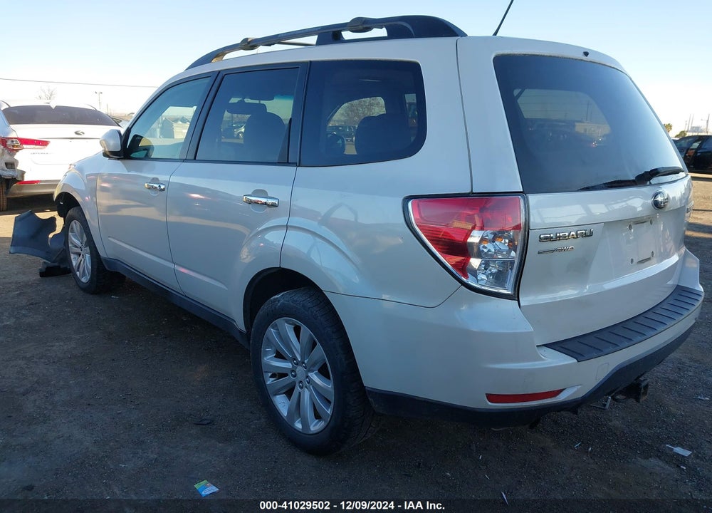 2011 SUBARU FORESTER 2.5X PREMIUM VIN: JF2SHADC0BH762438
