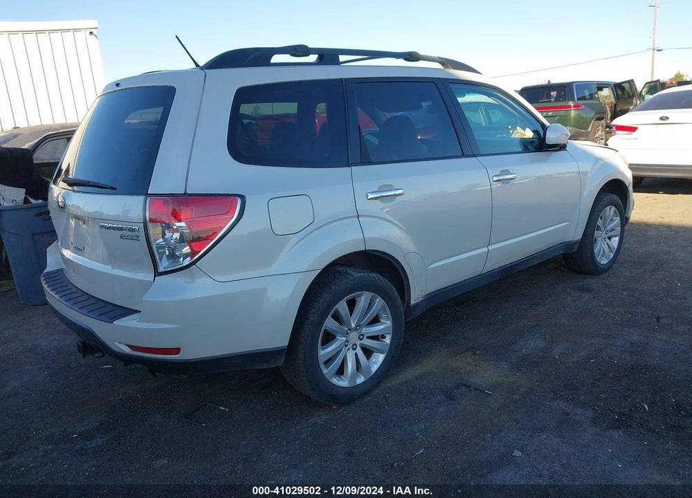 2011 SUBARU FORESTER 2.5X PREMIUM VIN: JF2SHADC0BH762438