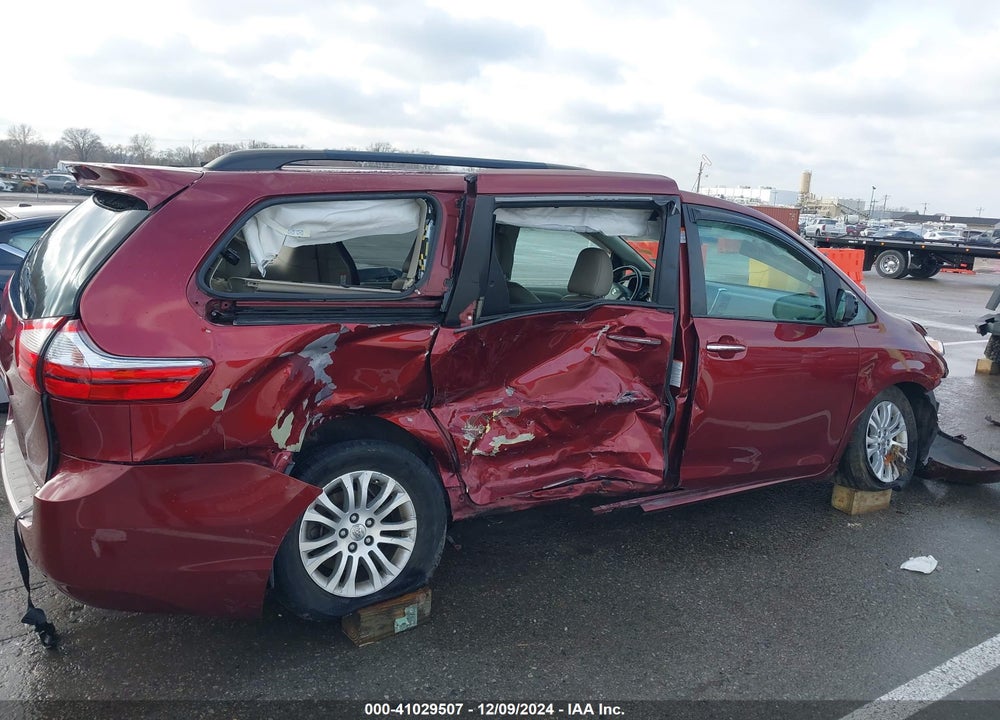 2016 TOYOTA SIENNA VIN: 5TDYK3DC1GS702015
