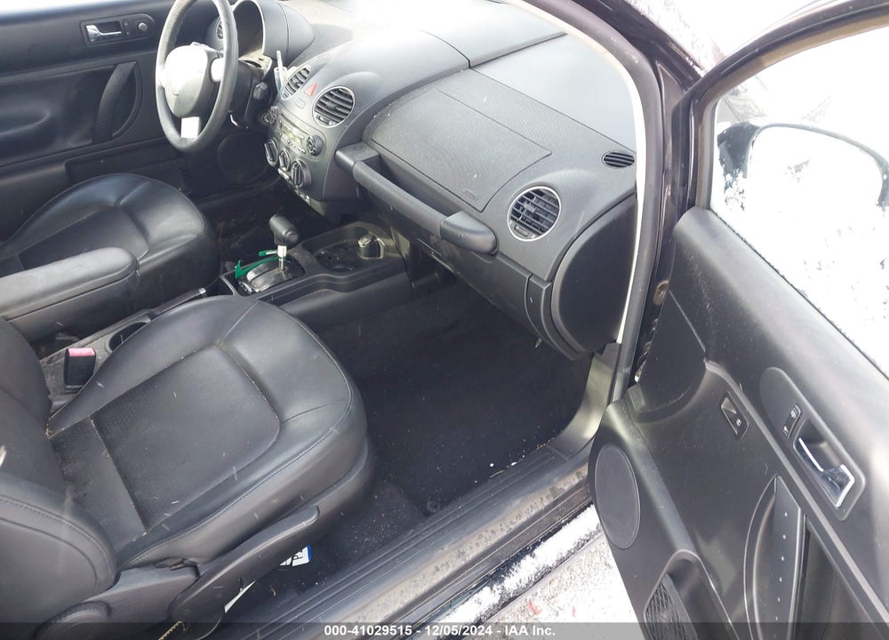 2010 VOLKSWAGEN NEW BEETLE 2.5L FINAL EDITION VIN: 3VWPW3AG0AM035983