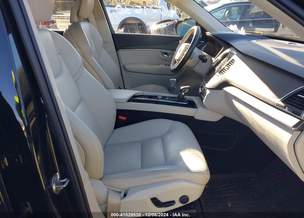 2020 VOLVO XC90 T6 MOMENTUM 6 PASSENGER VIN: YV4A221K9L1584551