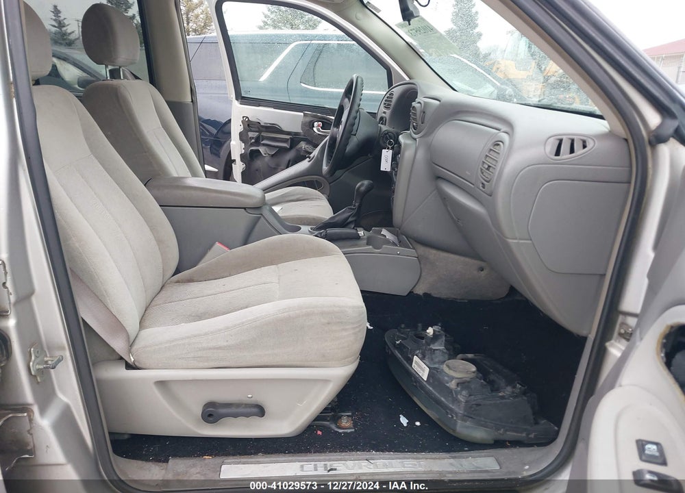 2005 CHEVROLET TRAILBLAZER LS VIN: 1GNDT13S952167696