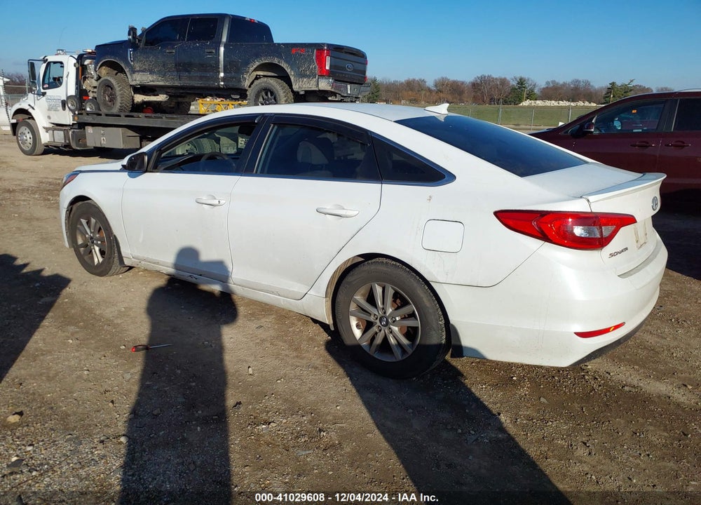 2015 HYUNDAI SONATA SE VIN: 5NPE24AF9FH228066