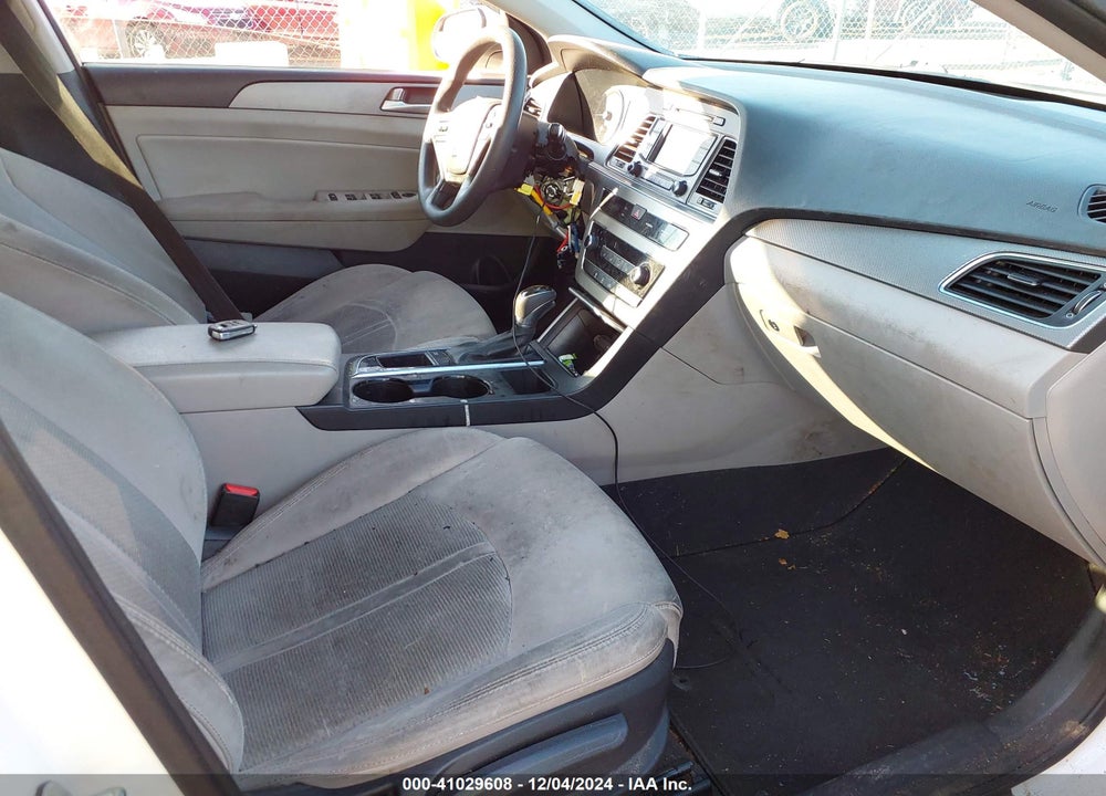 2015 HYUNDAI SONATA SE VIN: 5NPE24AF9FH228066