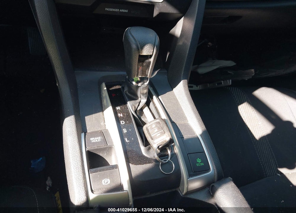 2018 HONDA CIVIC LX VIN: 2HGFC2F50JH517460